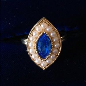 NOS Vtg Sarah Coventry Blue Marquise Stone Pearls Surround Goldtone Ring